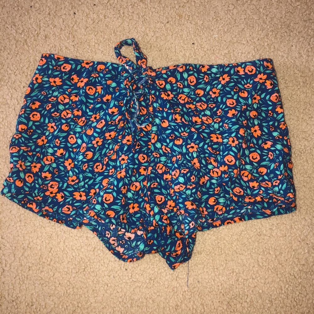 Floral shorts CUTE!!